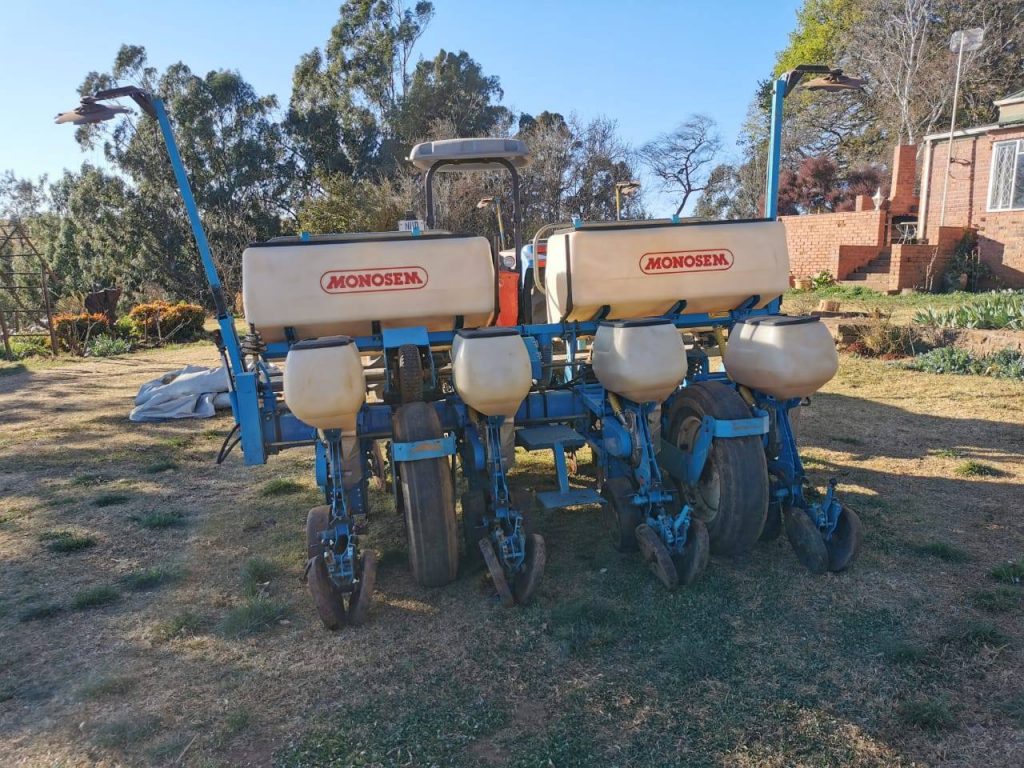 (2) 4 Ry Monosem Planters Agri ZA